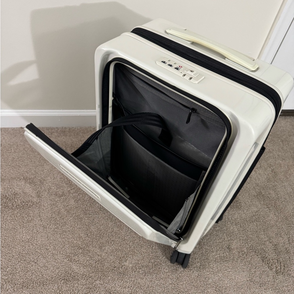 Porsche Design White Luggage - Picture 9 of 14